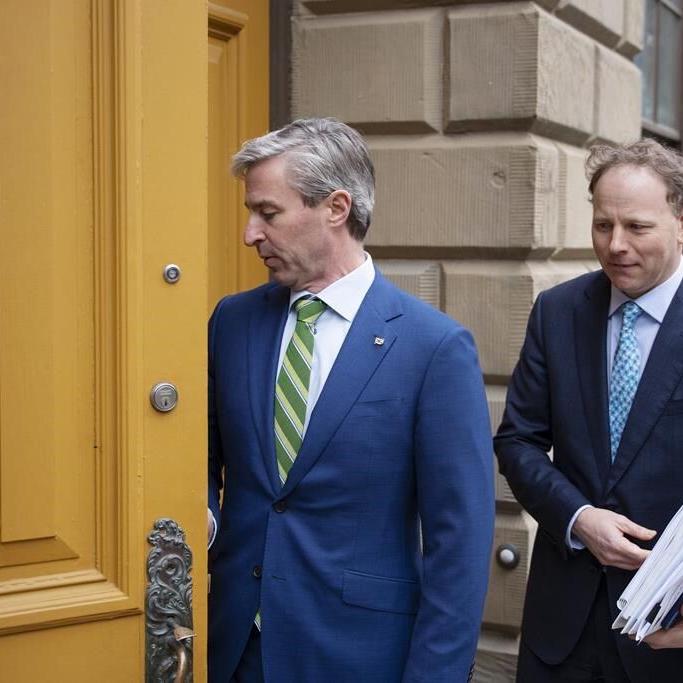 Nova Scotia to restrict contract length for nurses who travel to fill shortages